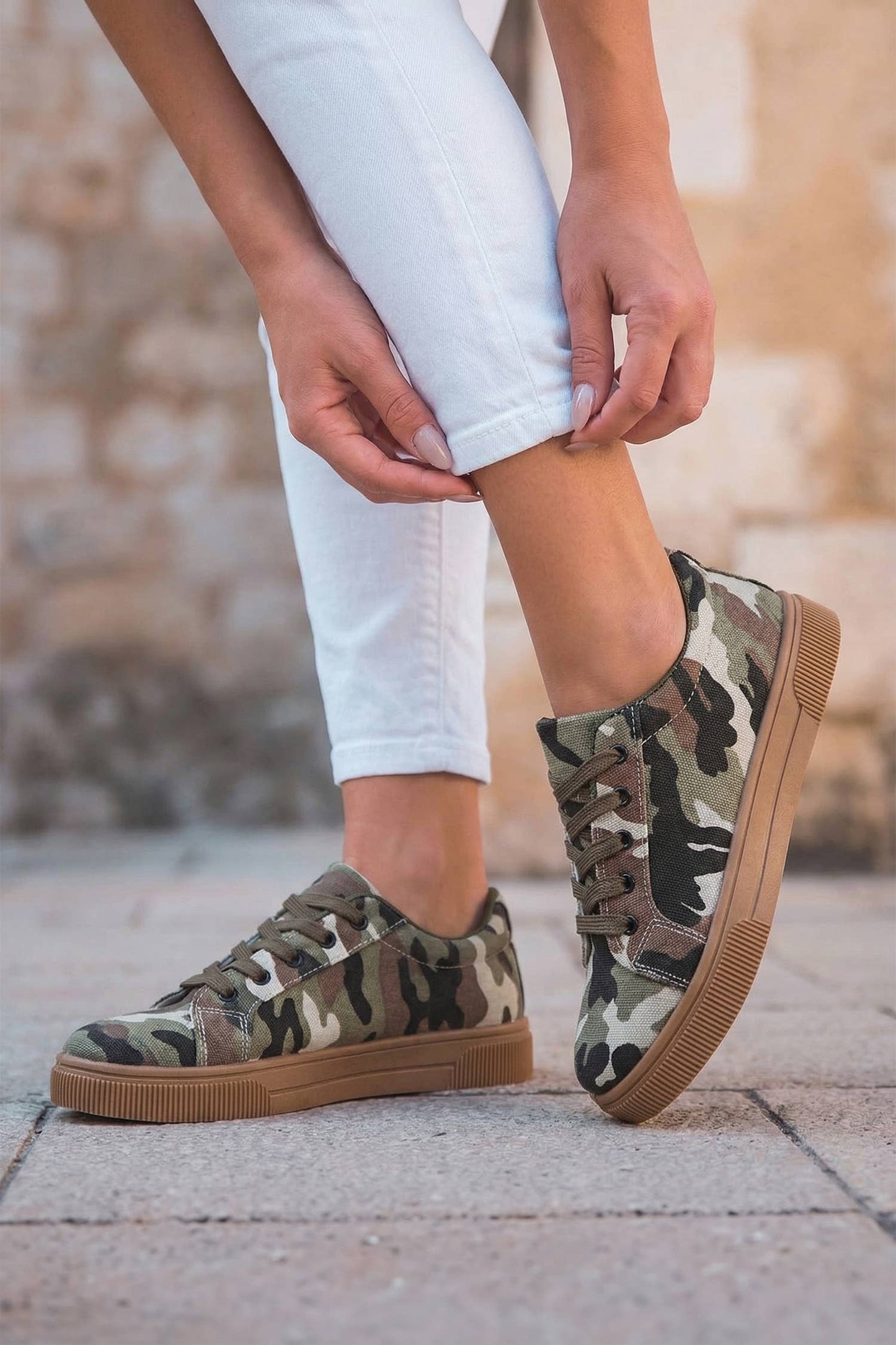 Camouflage Print Lace-up Flat Shoes