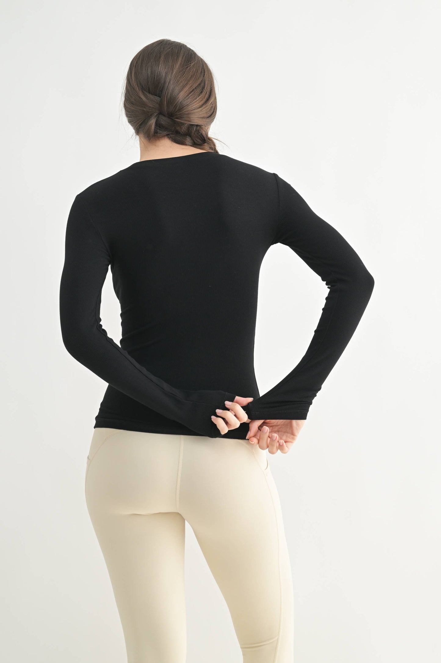 Essential Long-Sleeved Micro-Ribbed Athleisure Top: ILLUSION BLUE