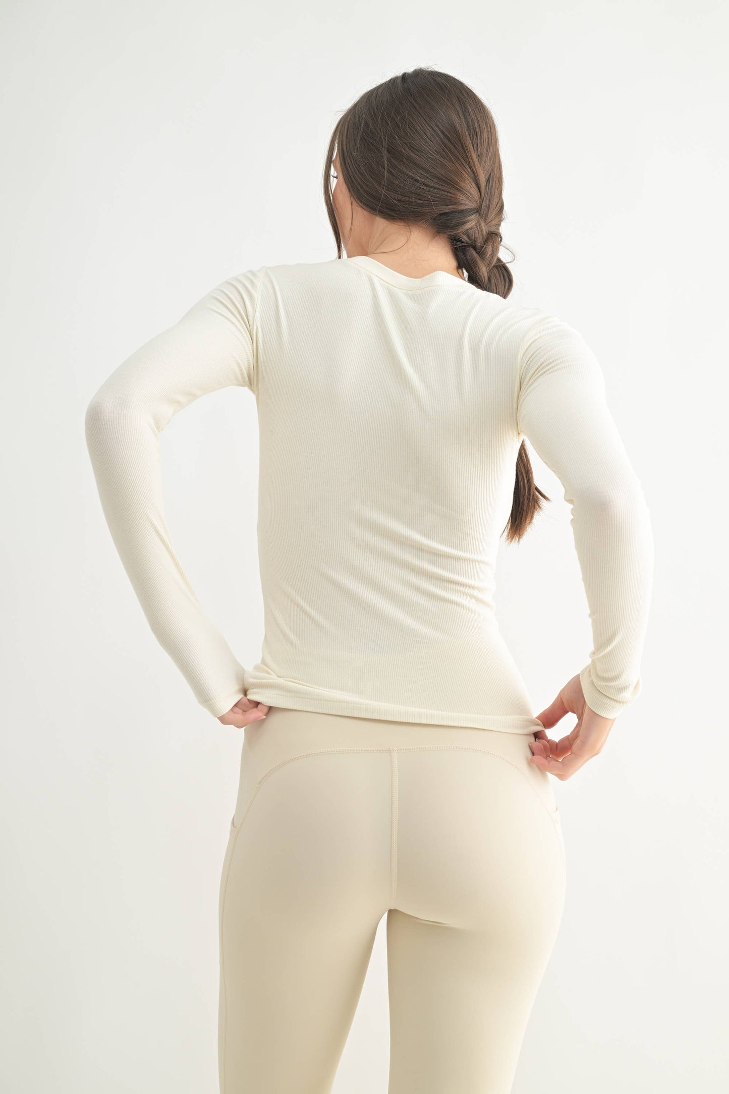 Essential Long-Sleeved Micro-Ribbed Athleisure Top: NATURAL