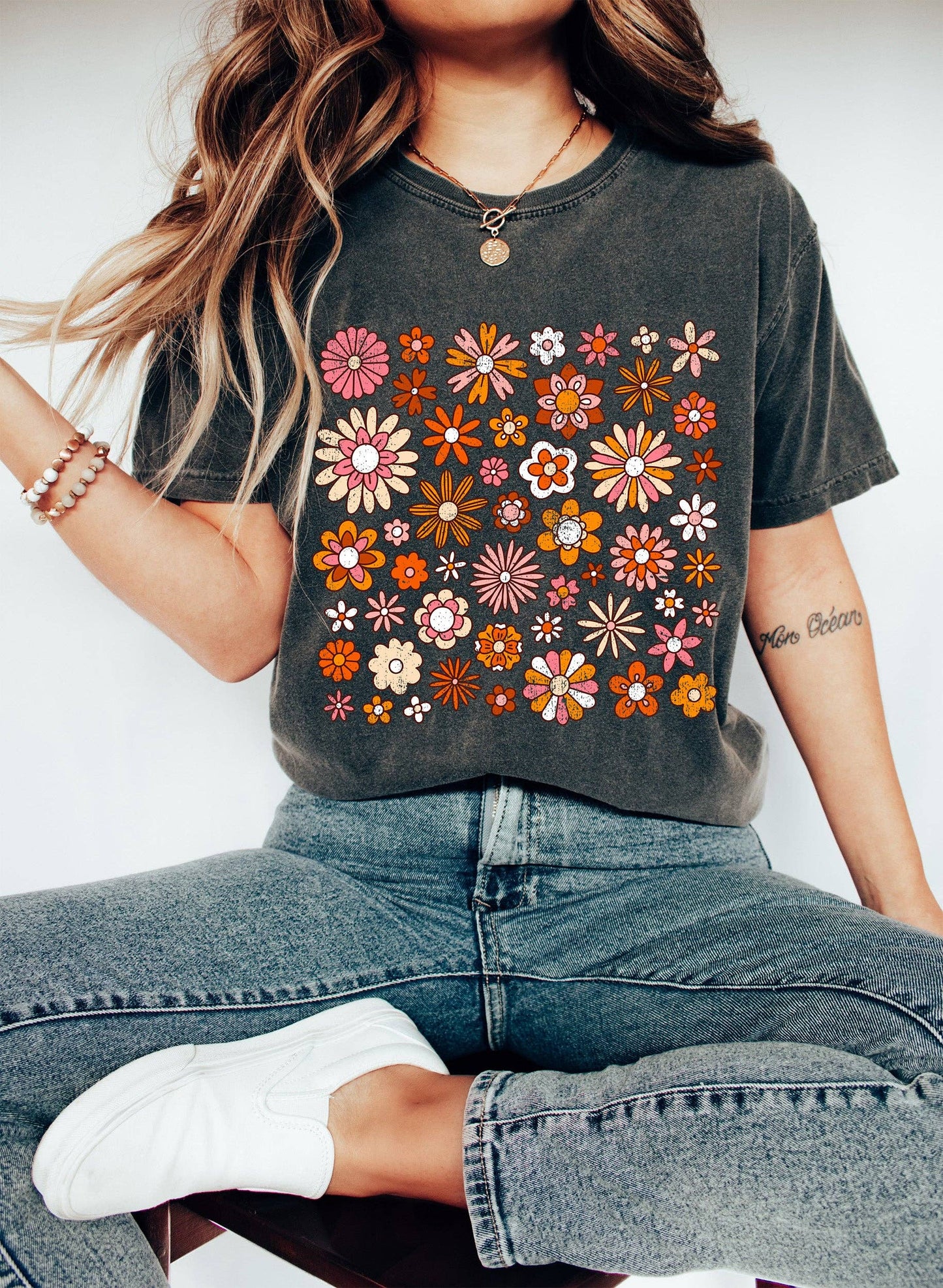 Floral Print Botanical T-Shirt: COLOR BLOSSOM