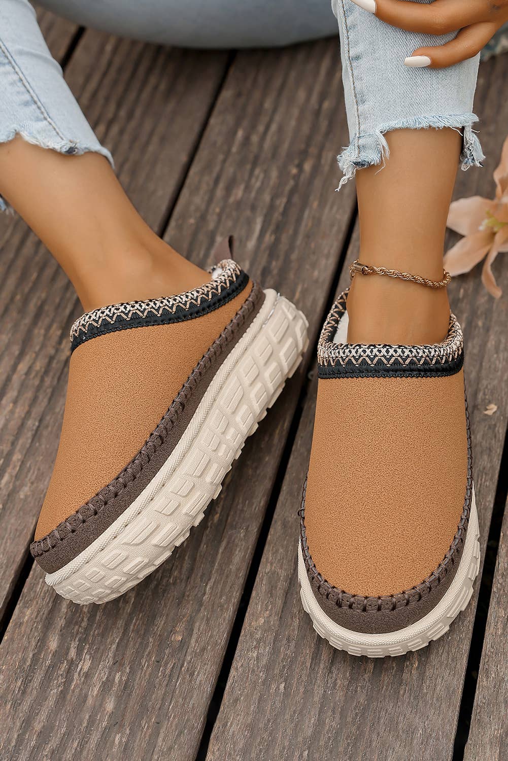 Contrast Stitch Detail Faux Suede PU Patchwork Plush Slipper