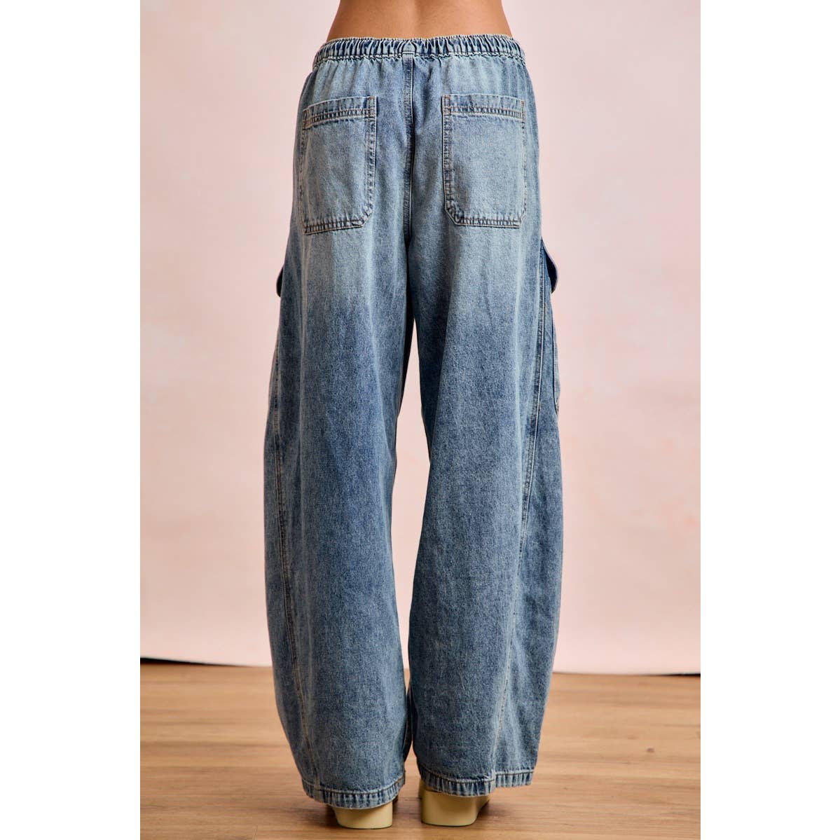 BAGGY BARREL DENIM PANTS WITH CARGO POCKETS