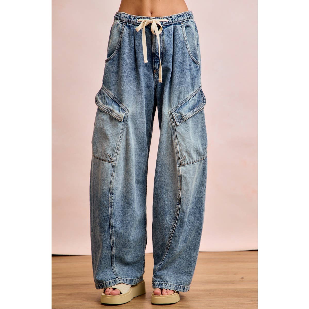 BAGGY BARREL DENIM PANTS WITH CARGO POCKETS