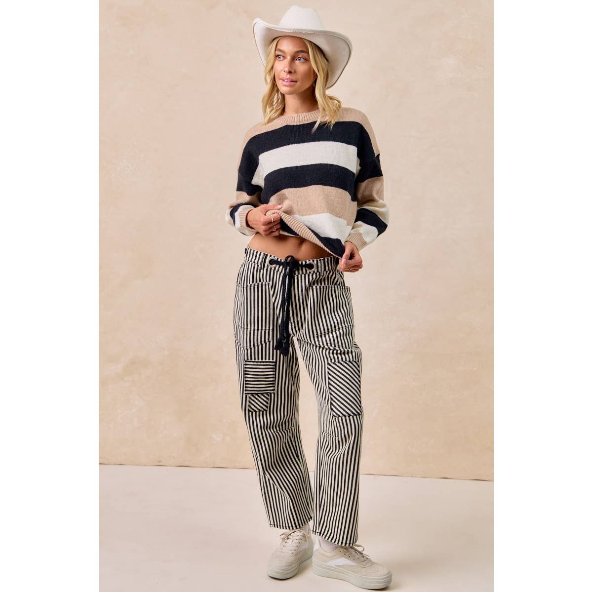 STRIPED TWILL BARREL PANTS
