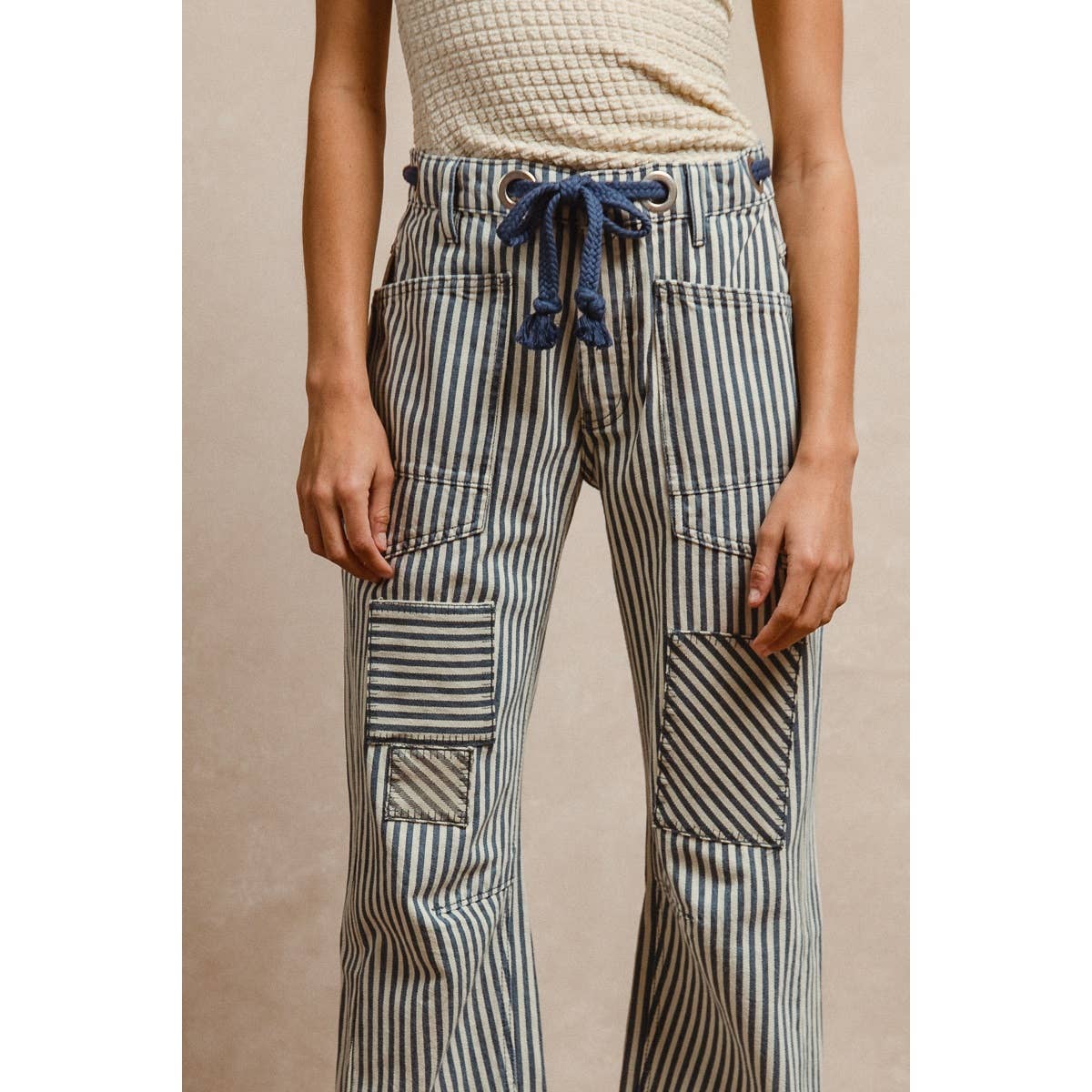 STRIPED TWILL BARREL PANTS