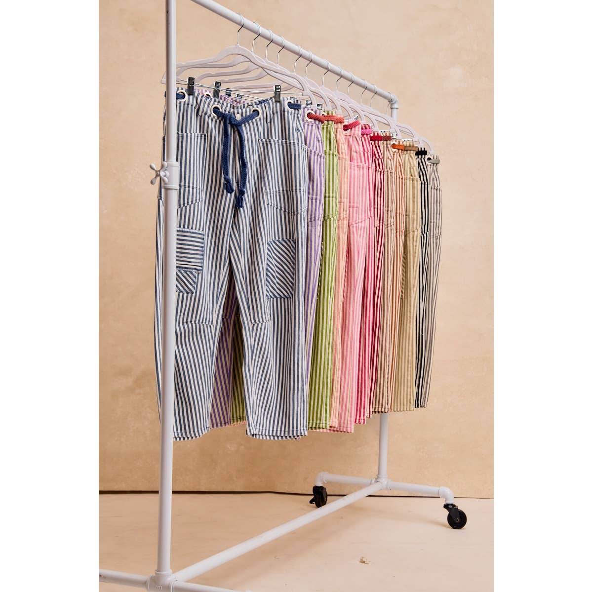 STRIPED TWILL BARREL PANTS