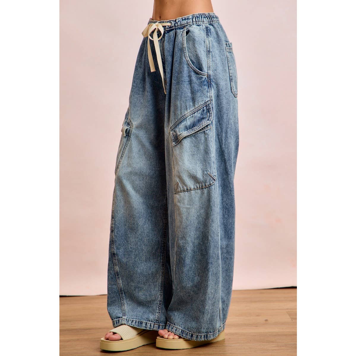 BAGGY BARREL DENIM PANTS WITH CARGO POCKETS