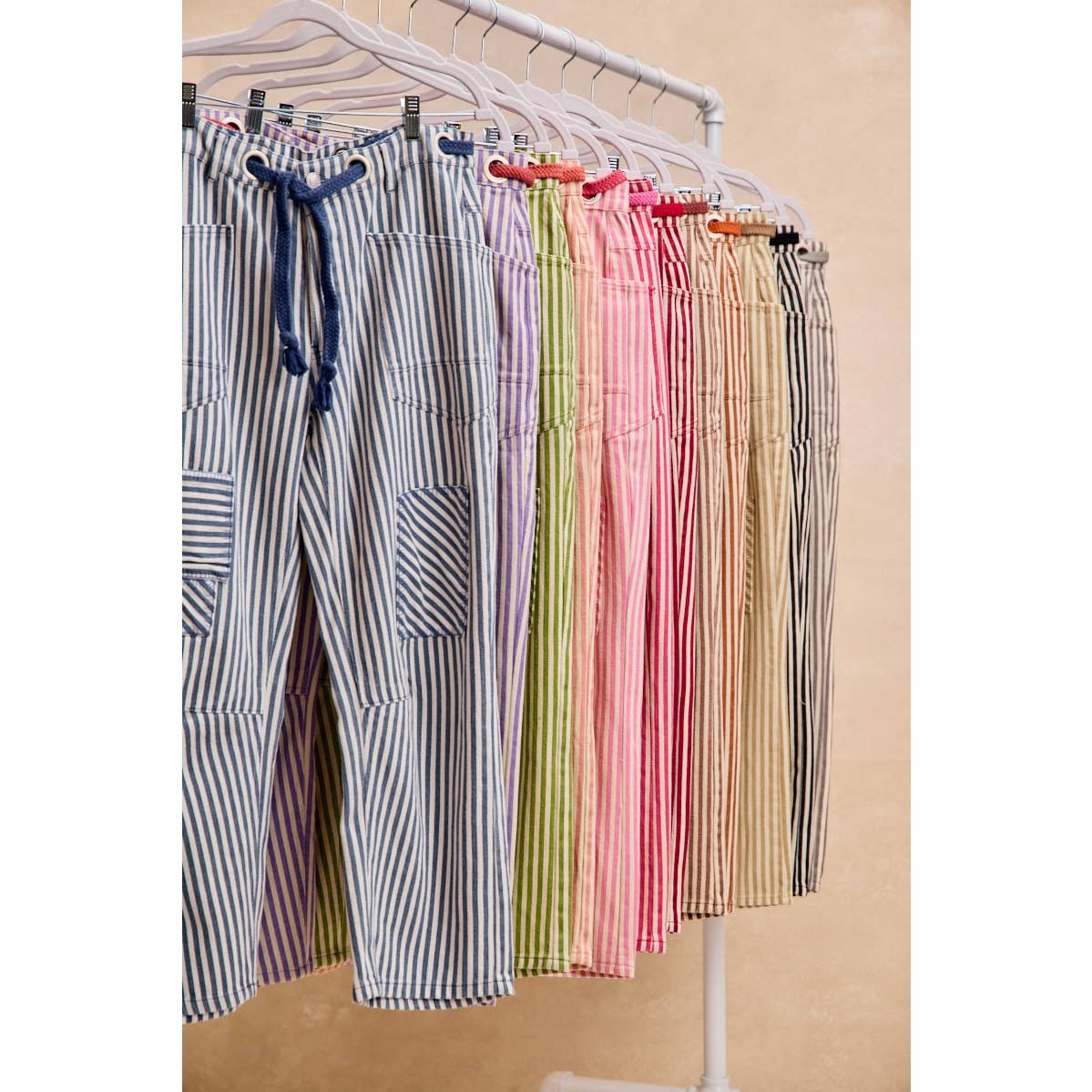 STRIPED TWILL BARREL PANTS