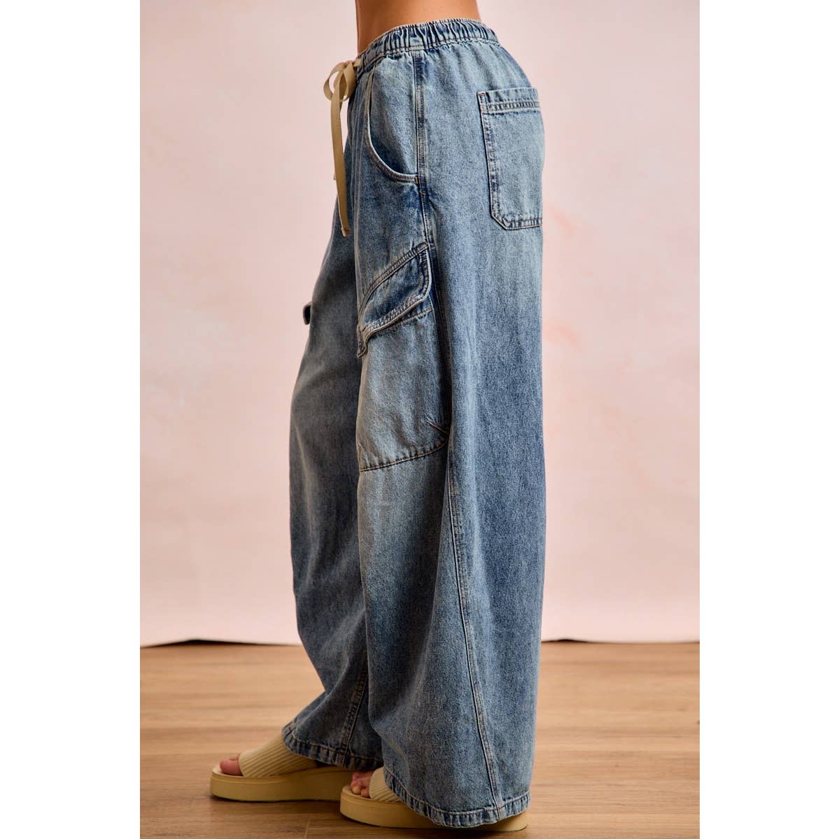 BAGGY BARREL DENIM PANTS WITH CARGO POCKETS