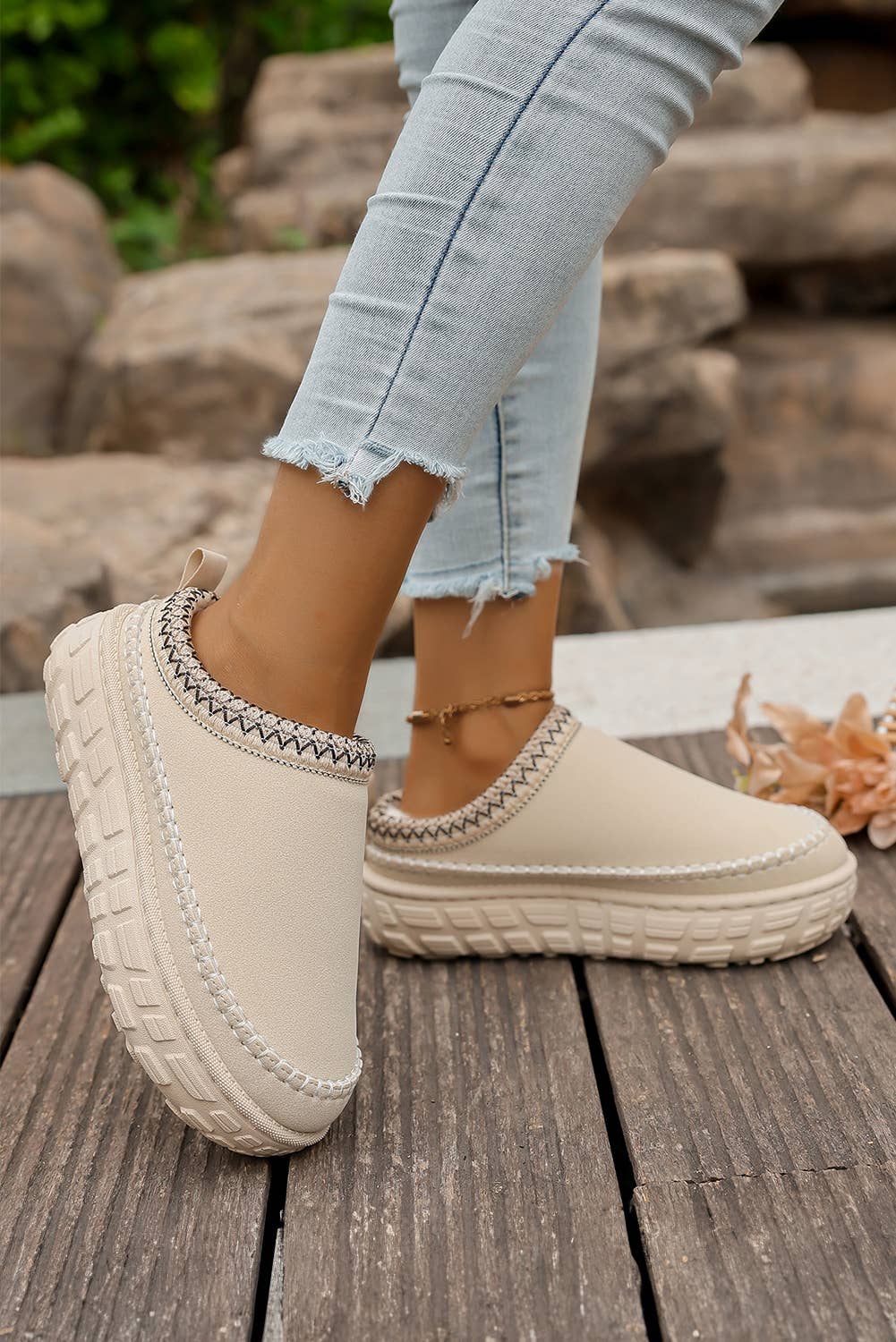 Contrast Stitch Detail Faux Suede PU Patchwork Plush Slipper