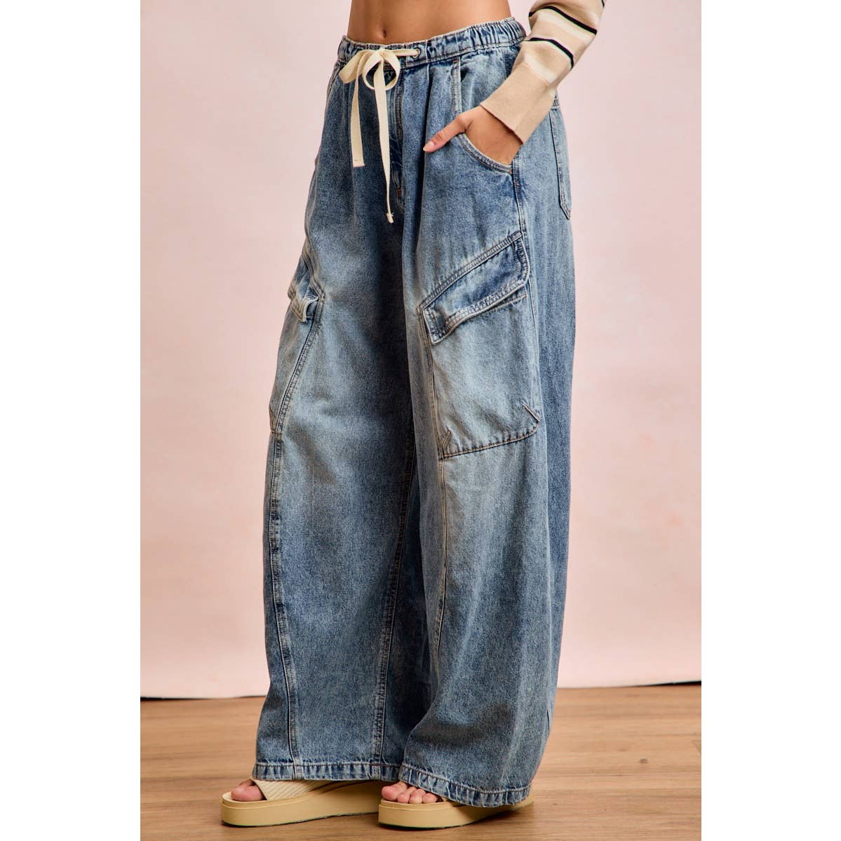 BAGGY BARREL DENIM PANTS WITH CARGO POCKETS