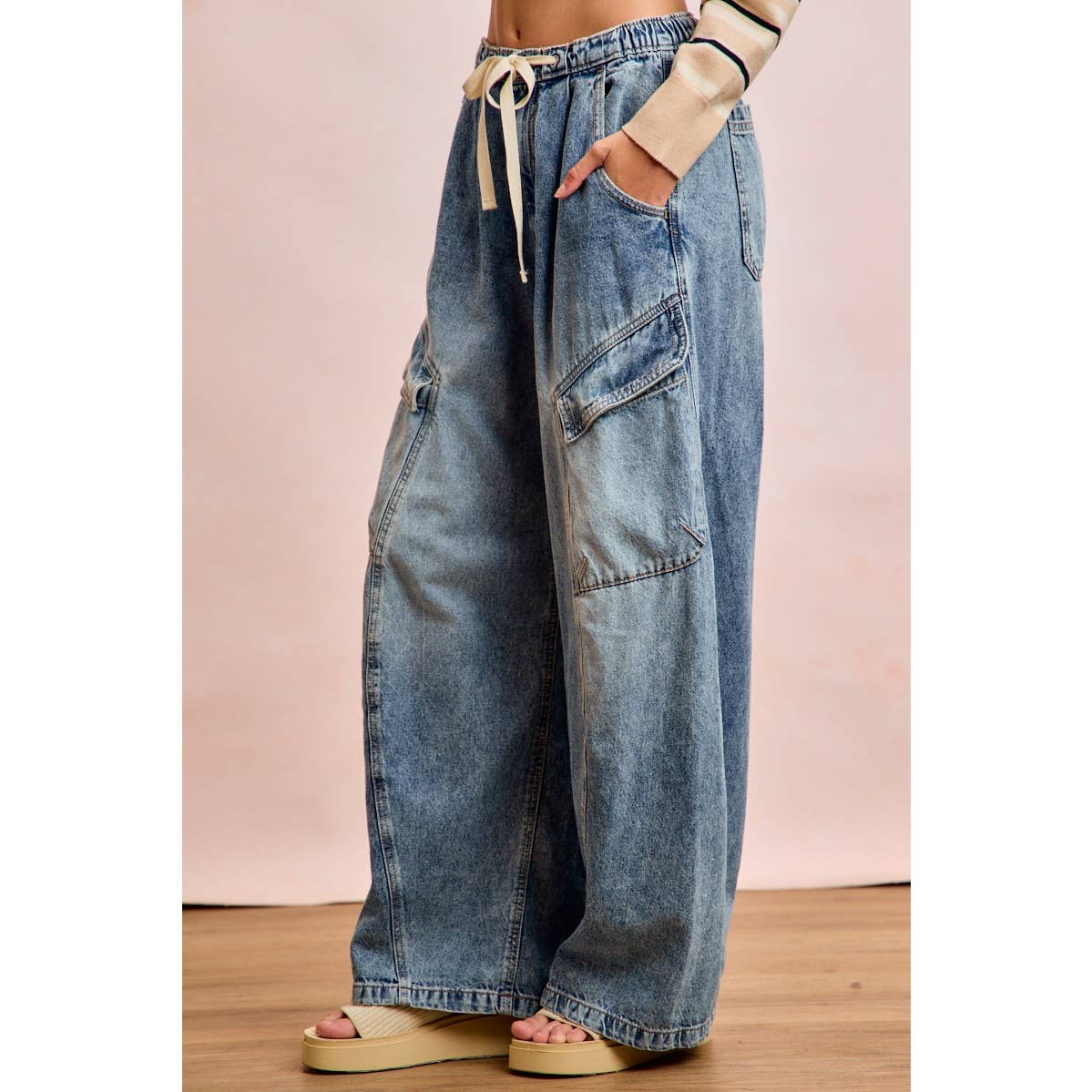 BAGGY BARREL DENIM PANTS WITH CARGO POCKETS