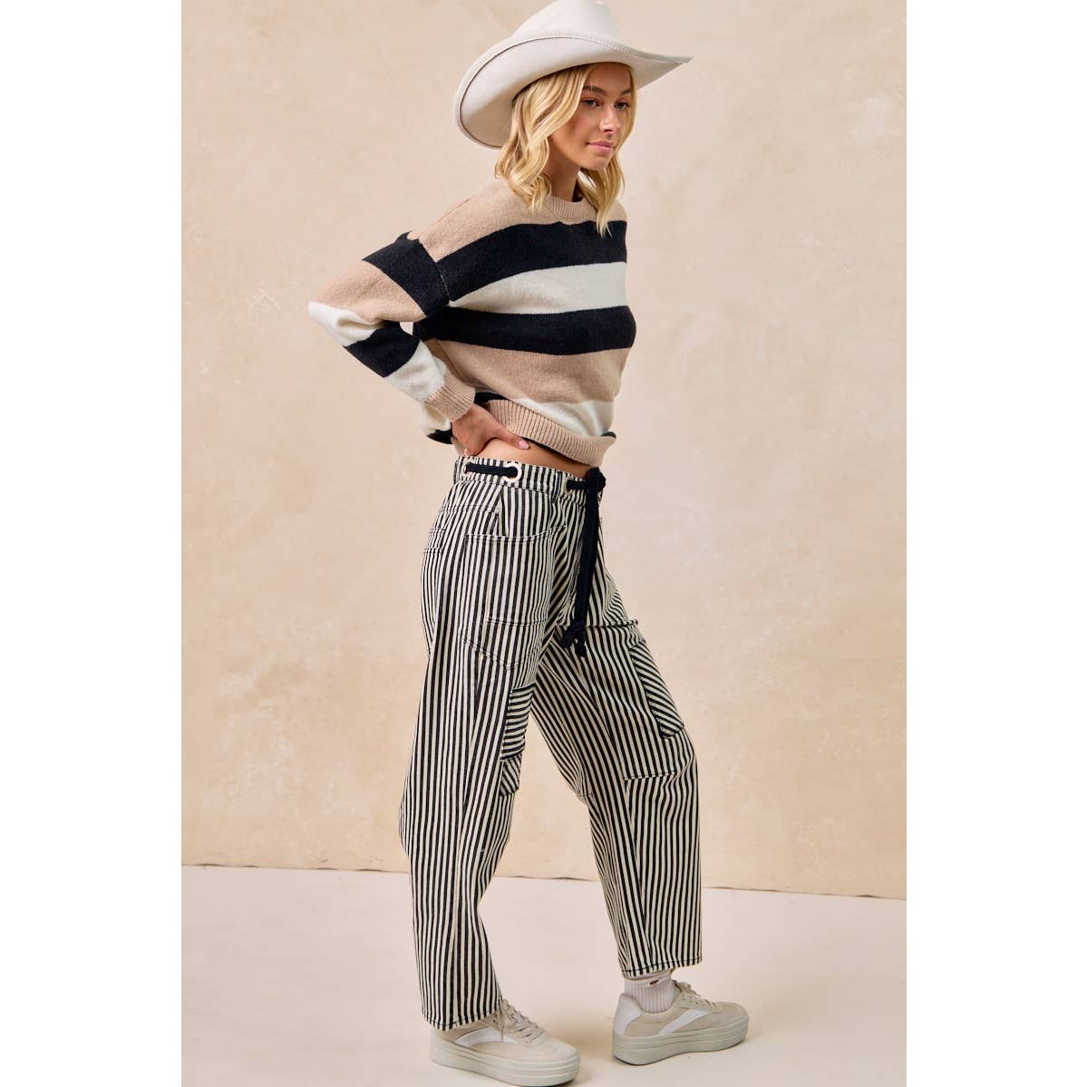 STRIPED TWILL BARREL PANTS