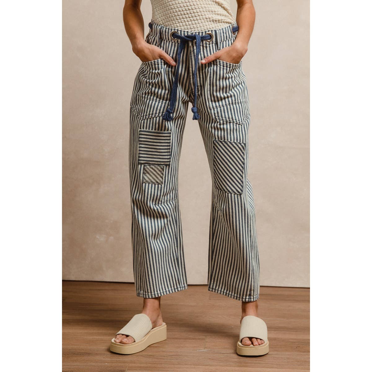STRIPED TWILL BARREL PANTS