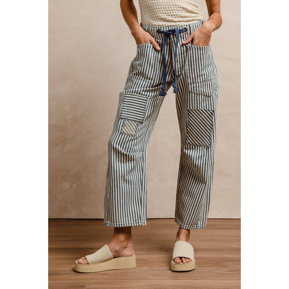STRIPED TWILL BARREL PANTS