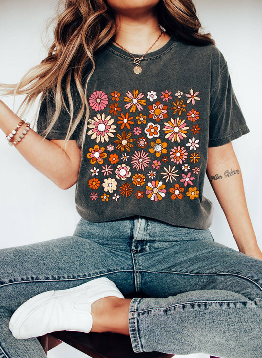 Floral Print Botanical T-Shirt: COLOR BLOSSOM