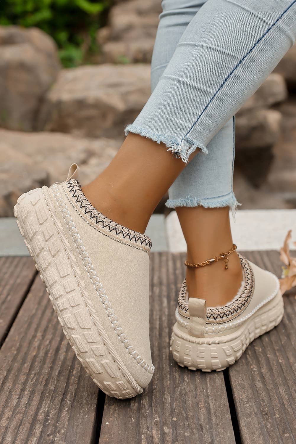 Contrast Stitch Detail Faux Suede PU Patchwork Plush Slipper