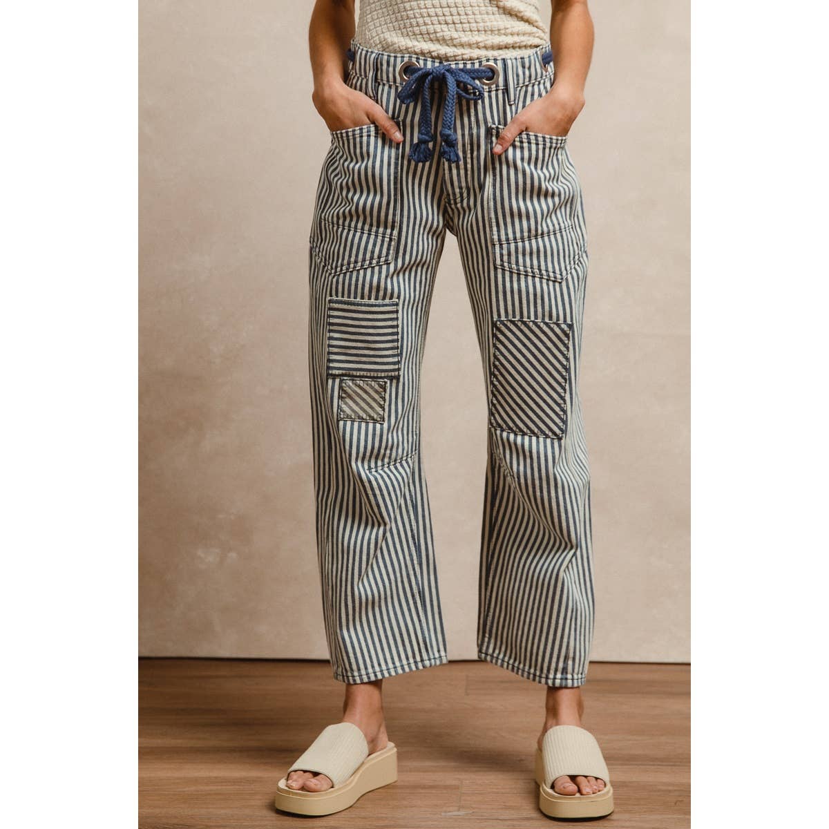 STRIPED TWILL BARREL PANTS